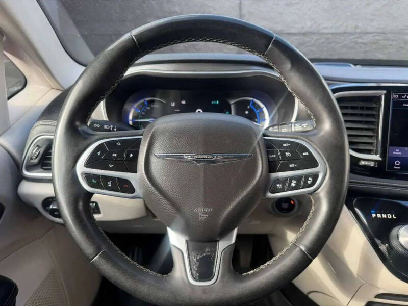2022 Chrysler Pacifica Hybrid Touring L