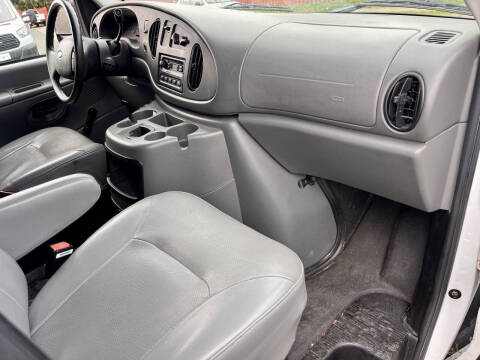 2004 Ford E-Series E-150