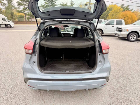 2021 Nissan Kicks SR