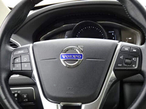 2016 Volvo XC60 T6 Drive-E R-Design Platinum