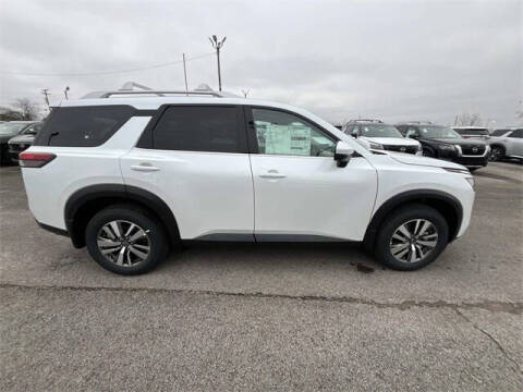 2025 Nissan Pathfinder SL