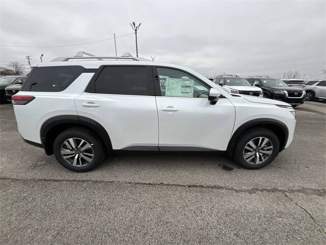 2025 Nissan Pathfinder SL