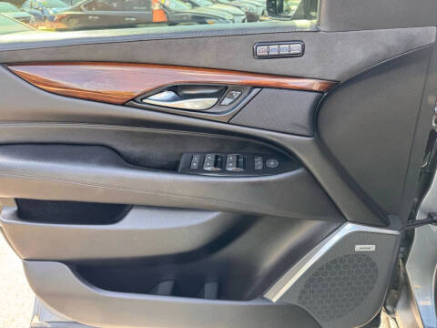 2018 Cadillac Escalade ESV Luxury