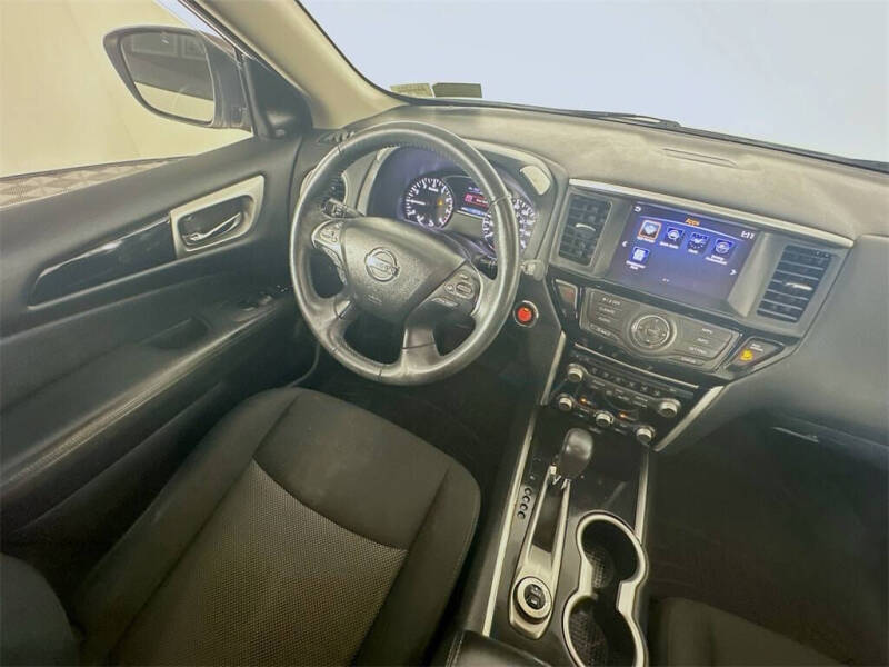 2020 Nissan Pathfinder SV