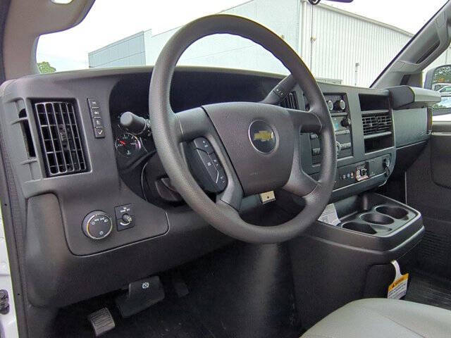 2025 Chevrolet Express 2500