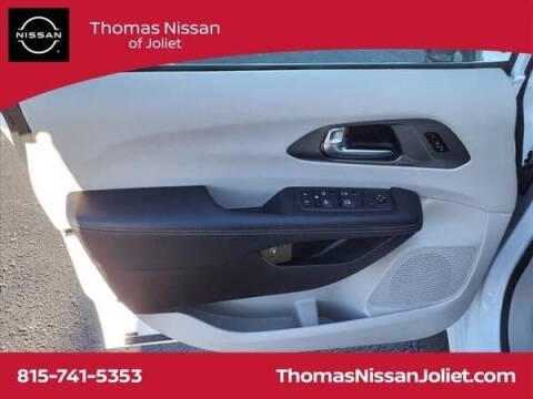 2024 Chrysler Pacifica Plug-In Hybrid Select