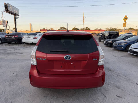2013 Toyota Prius v Two