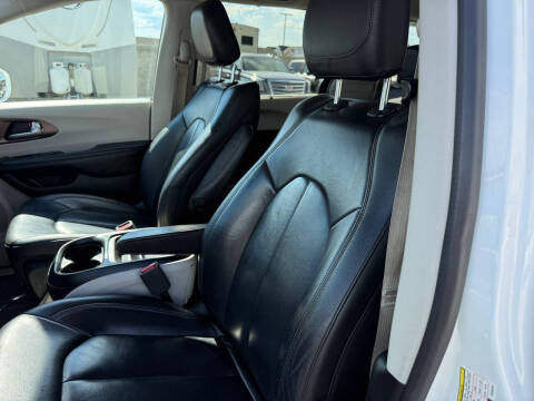 2017 Chrysler Pacifica Touring-L