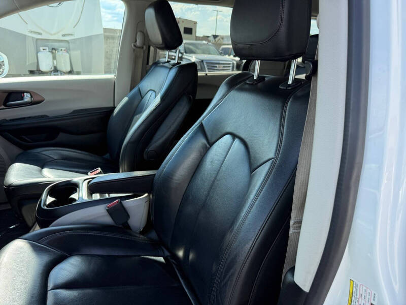 2017 Chrysler Pacifica Touring-L