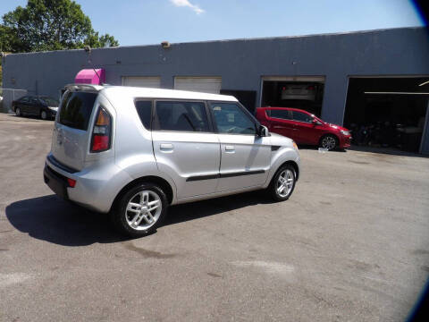 2010 Kia Soul +