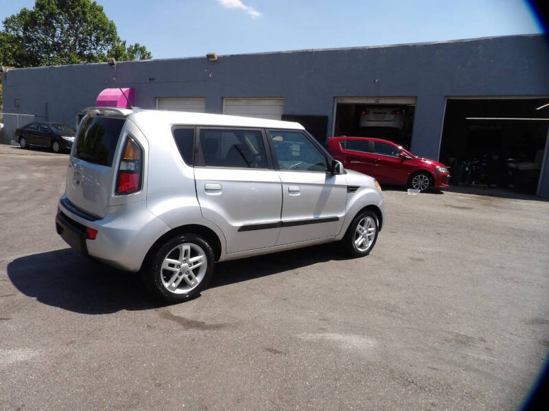 2010 Kia Soul +