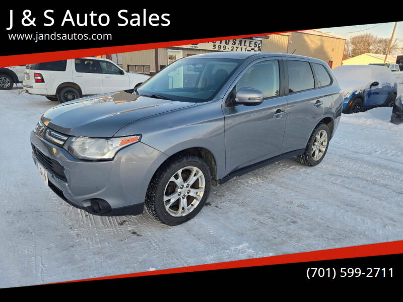 2014 Mitsubishi Outlander for sale at J & S Auto Sales in Thompson ND