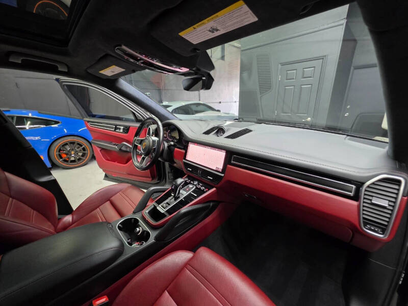 2021 Porsche Cayenne GTS