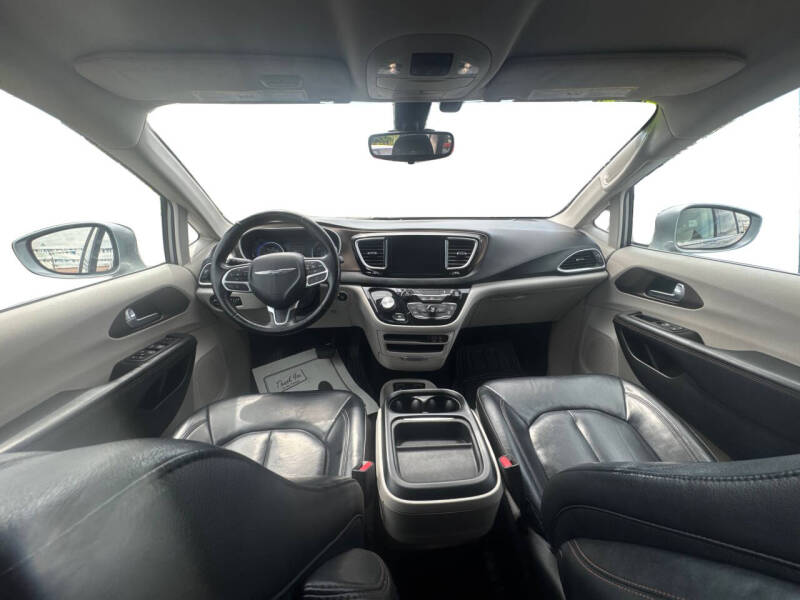 2017 Chrysler Pacifica Touring-L