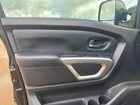 2021 Nissan Titan SV