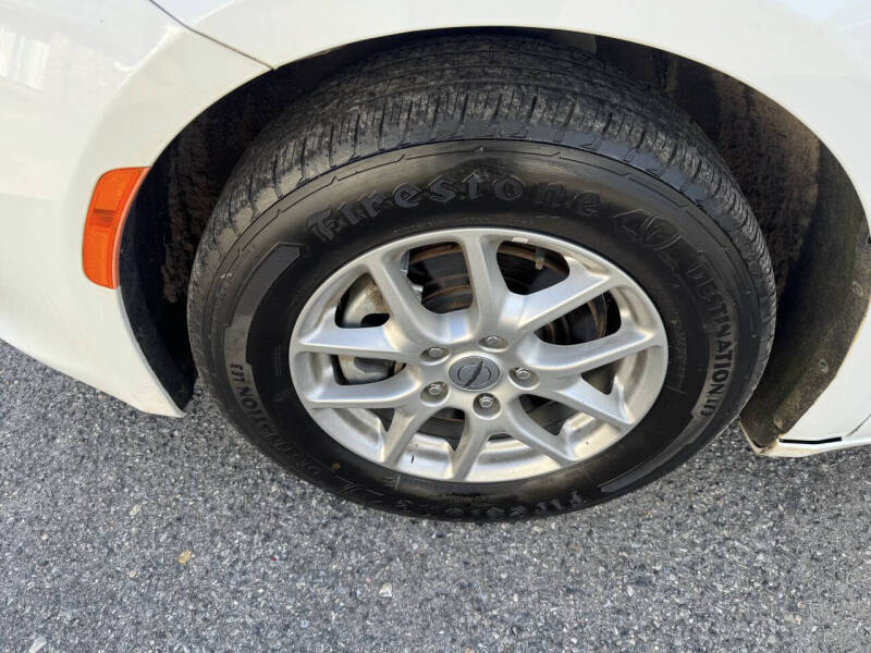 2022 Chrysler Voyager LX