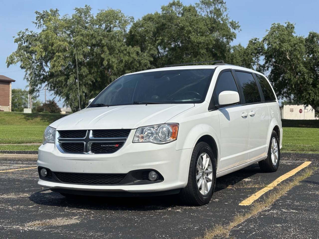 White 2019 Dodge Grand Caravan SXT SXT 4dr Mini-Van 1