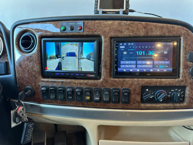 2014 Freightliner XCR Chassis