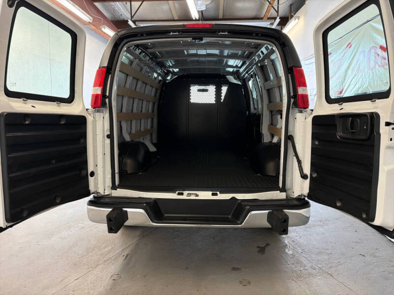 2023 Chevrolet Express 2500