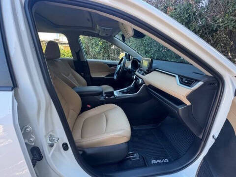 2020 Toyota RAV4 XLE Premium