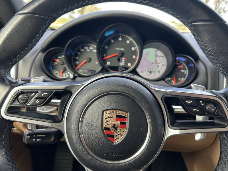 2017 Porsche Cayenne Platinum Edition