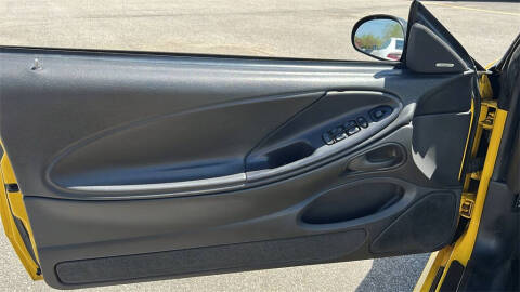 2004 Ford Mustang GT Deluxe