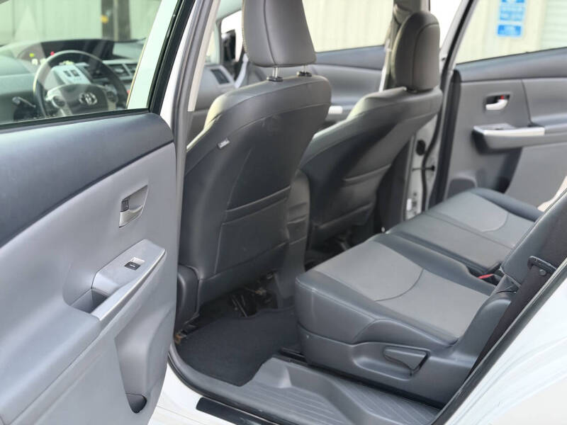 2013 Toyota Prius v Five