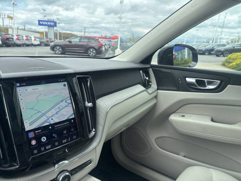 2023 Volvo XC60 B5 Plus Dark Theme