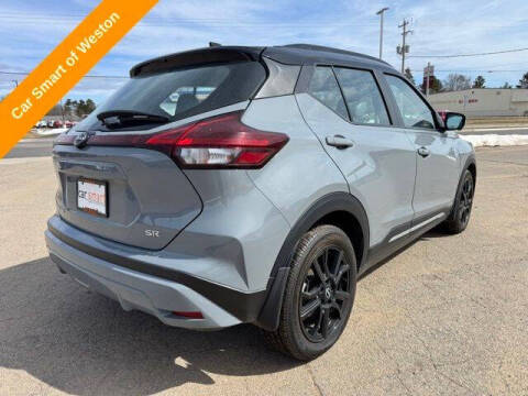 2023 Nissan Kicks SR