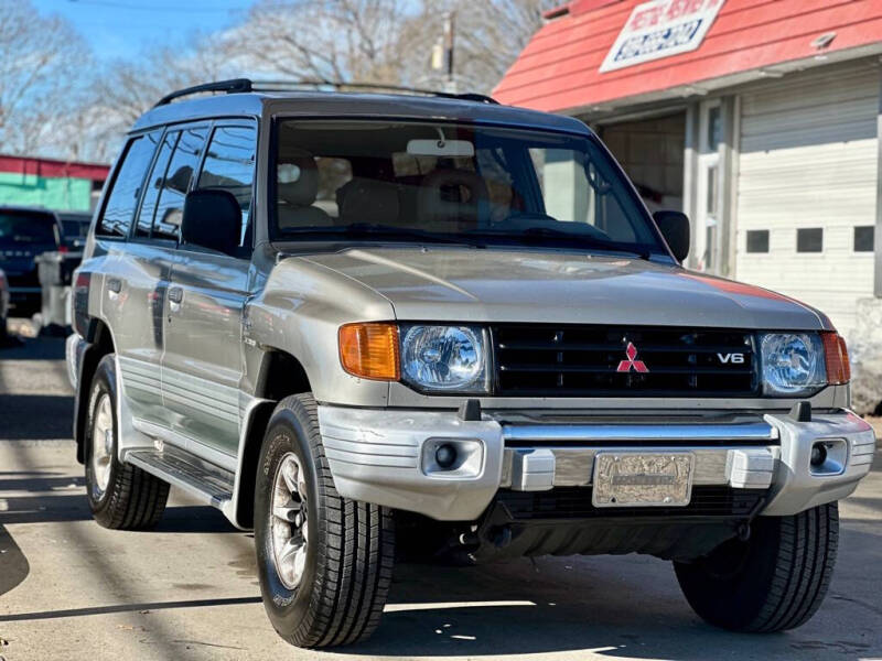 2000 Mitsubishi Montero LS's photo