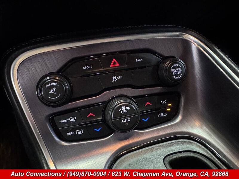 2015 Dodge Challenger SXT