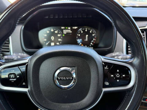 2016 Volvo XC90 T6 Momentum