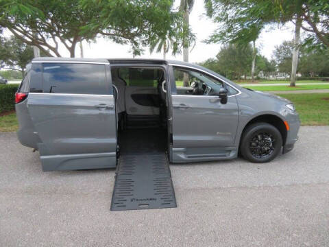 2024 Chrysler Pacifica Touring L