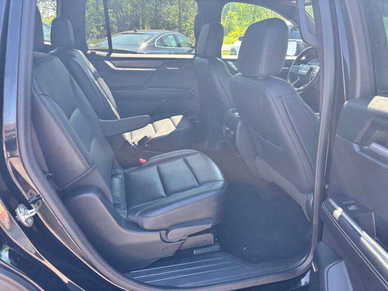 2024 GMC Acadia Elevation