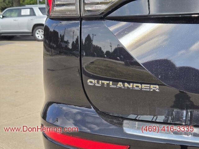 2025 Mitsubishi Outlander ES