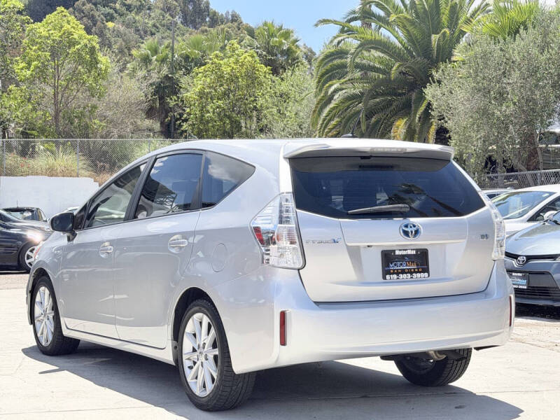2012 Toyota Prius v Five
