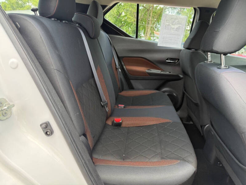 2019 Nissan Kicks SR