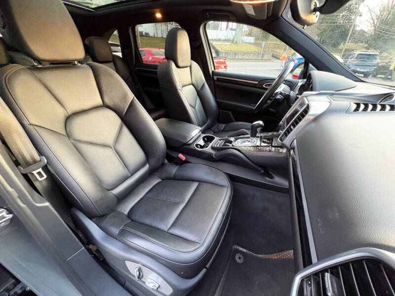 2018 Porsche Cayenne Platinum Edition