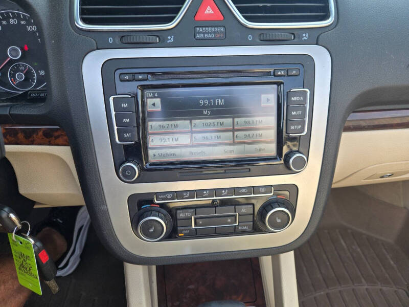 2010 Volkswagen Eos Lux