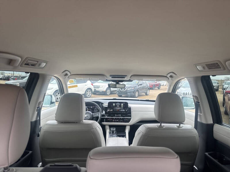 2024 Nissan Pathfinder SL