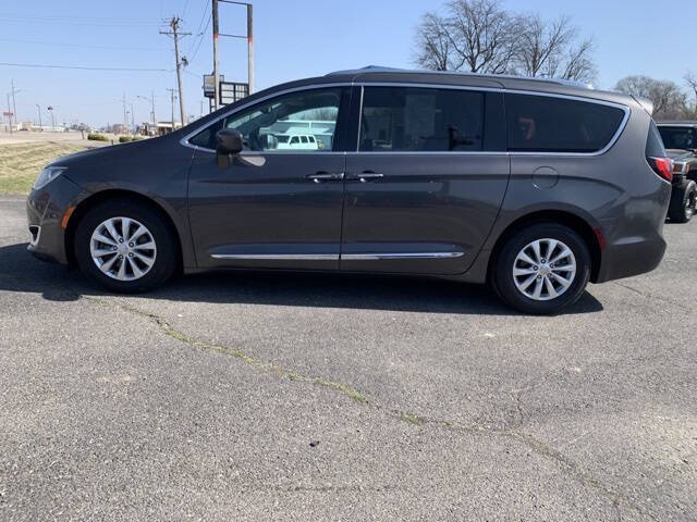 Used 2019 Chrysler Pacifica Touring L with VIN 2C4RC1BGXKR523727 for sale in New Madrid, MO