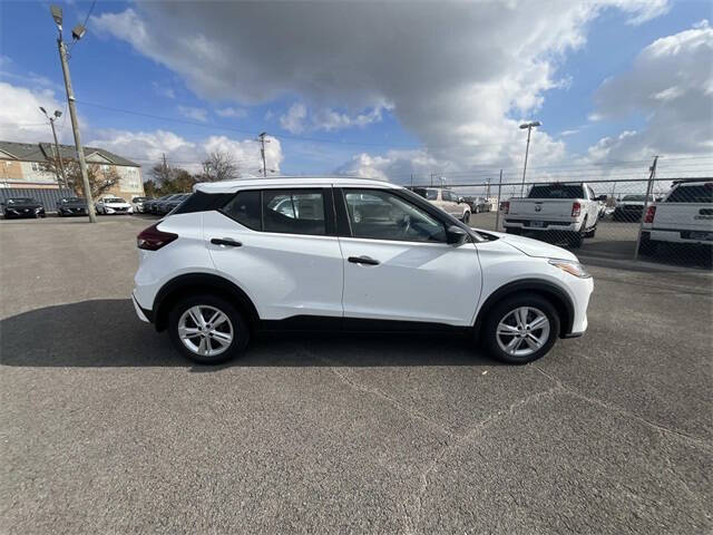 2025 Nissan Kicks Play S