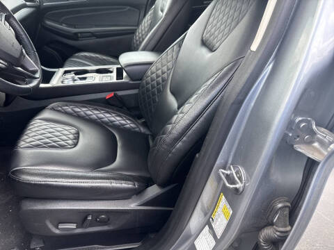2024 Ford Edge Titanium