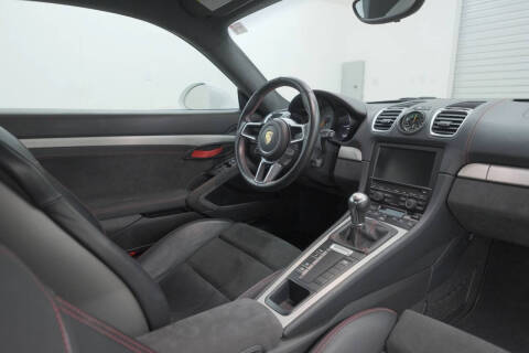 2016 Porsche Cayman GT4