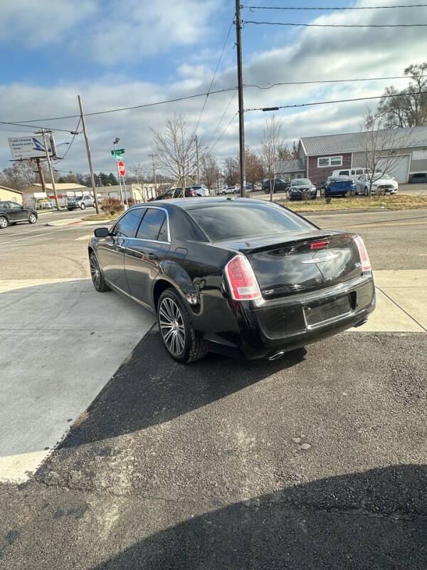 2013 Chrysler 300 null photo 5