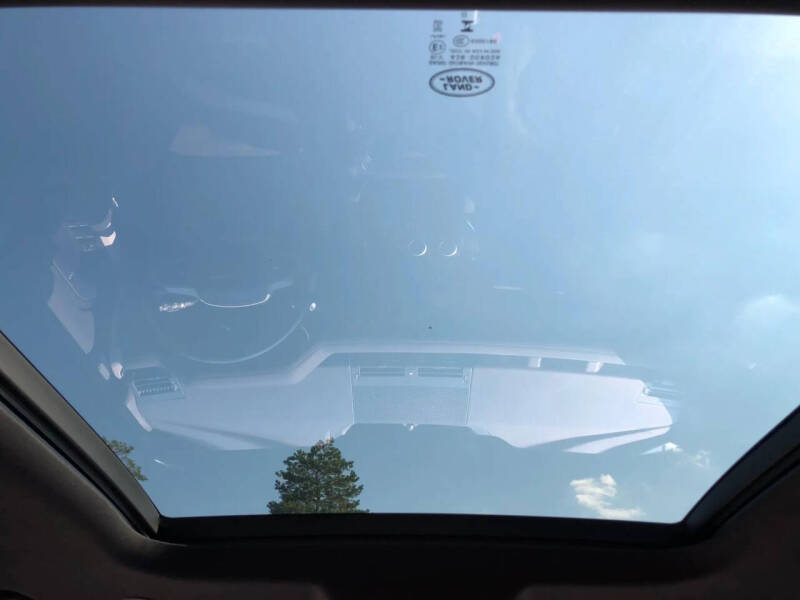 2023 Land Rover Defender 110 SE