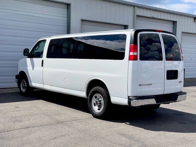 2018 GMC Savana Passenger LT photo 8