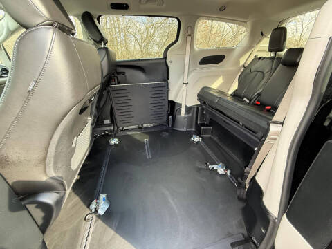2024 Chrysler Pacifica Touring L