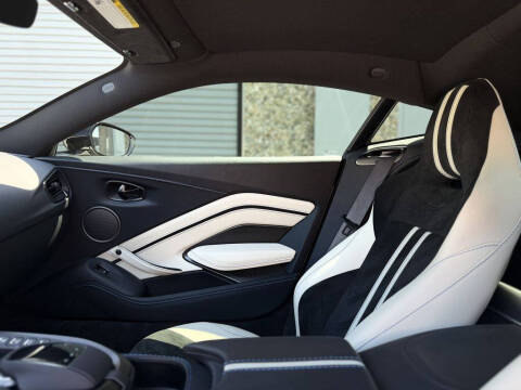 2022 Aston Martin Vantage