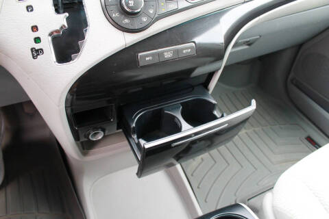 2011 Toyota Sienna LE 8-Passenger